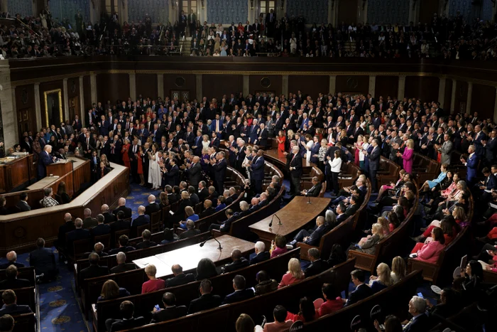 Instituțiile americane reduc treptat puterea lui Donald Trump: Congresul și instanțele îi limitează inițiativele