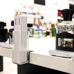 Piaţa parfumurilor originale se mută: preţul nu mai garantează autenticitatea