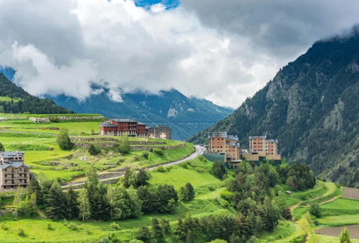 Andorra își promovează natura neaglomerată: sate alpine și peisaje „ca în Elveția” pentru sejururi mai lungi