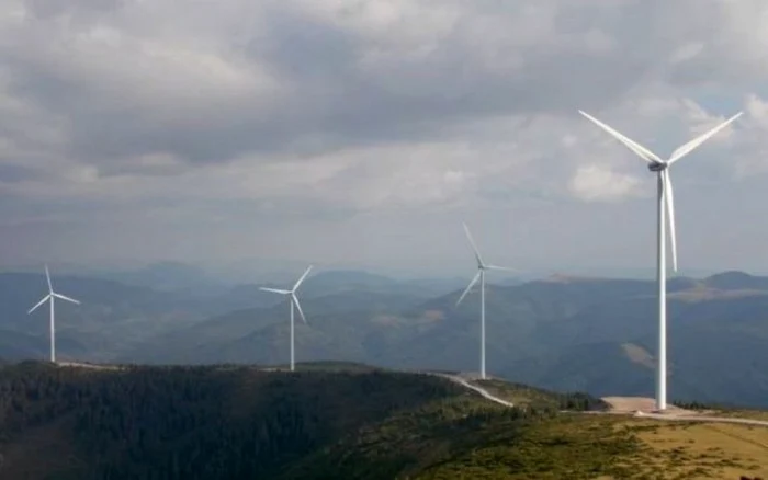 PPC primește un împrumut de 175 mil. EUR pentru parcuri eoliene şi fotovoltaice în România, Bulgaria şi Grecia