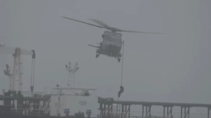 Macron publică imagini cu sechestrarea petrolierului „Tagor”, oprit în Atlantic în operațiune contra flotei fantomă ruse