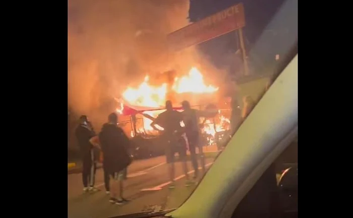 Incendiu puternic la un depozit de fructe și legume din Pitești, fără victime