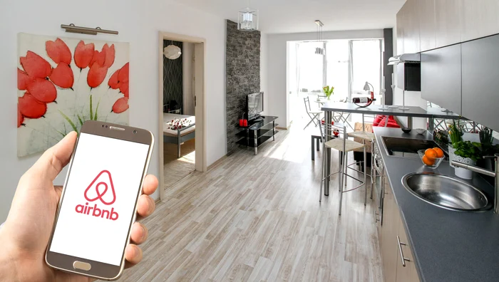 Tot mai mulți turiști semnalează escrocherii pe Airbnb: gazdele cer plata în afara platformei