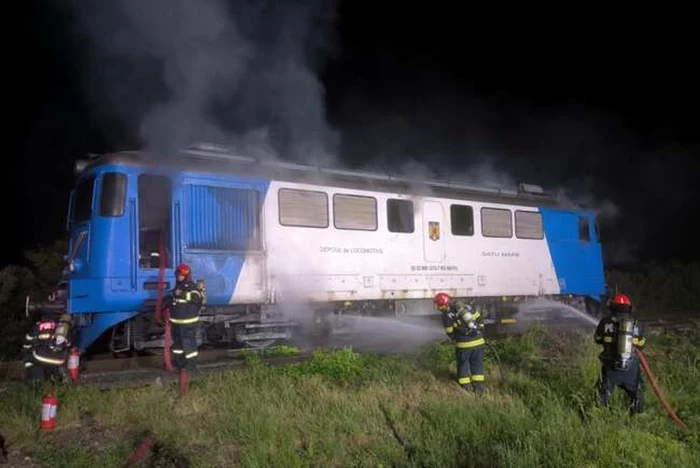Locomotiva unui tren de pasageri a luat foc în halta Tămășeu; pompierii au intervenit rapid