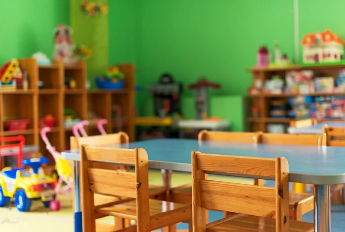 Anchetă la grădinița din Pașcani după ce o educatoare a fost înregistrată în timp ce îi înjura pe copii