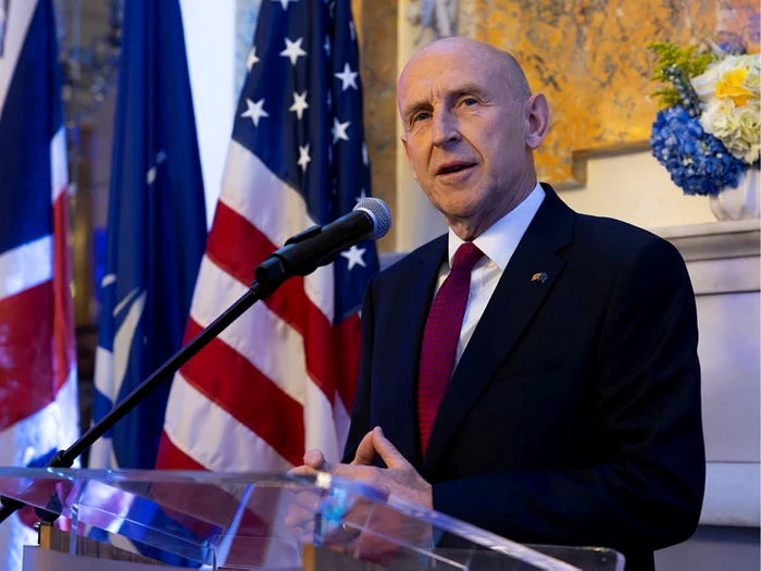 Ministrul britanic al Apărării, John Healey, demisionează din cauza lipsei finanțării pentru armată
