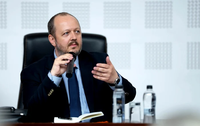 Adrian Papahagi renunță la nominalizarea pentru Cultura din echipa lui Eugen Tomac