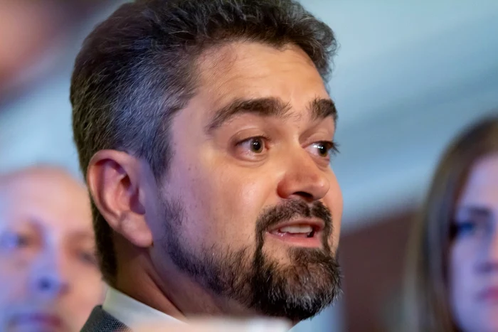 Theodor Paleologu compară blocajul politic din România cu filmul „Ziua Cârtiței” și critică tonul declarațiilor publice