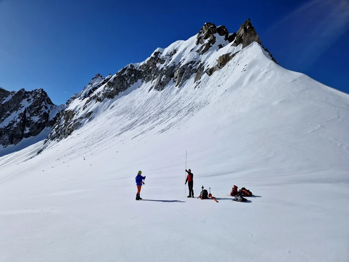 Doi alpinişti români găsiţi morţi în Gran Paradiso după ce au căzut într-o crevasă