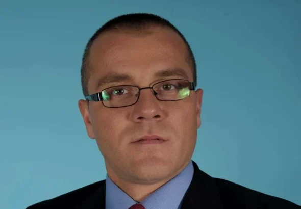 Avocat din Iași condamnat la peste 9 ani după ce și-a bătut cu bestialitate fosta iubită într-o cameră de hotel