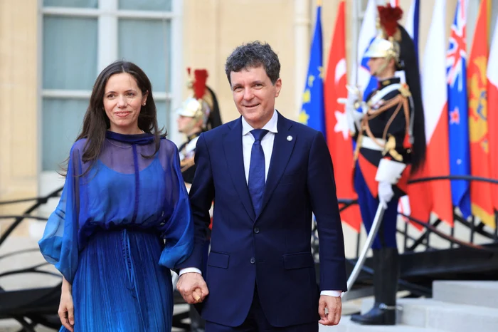 Mirabela Grădinaru, remarcată pentru eleganță la dineul oferit de Emmanuel Macron la Palatul Élysée