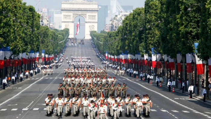 Contingentul ucrainean deschide parada militară de Ziua Națională a Franței, într-un gest de sprijin european