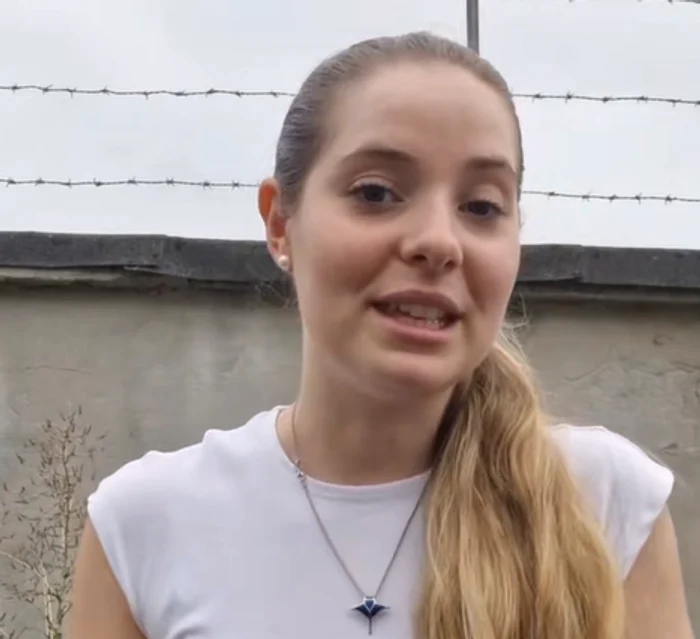 O tânără din Spania, surprinsă de numărul mare de cabluri aeriene din România: „M-am speriat, credeam că e periculos”
