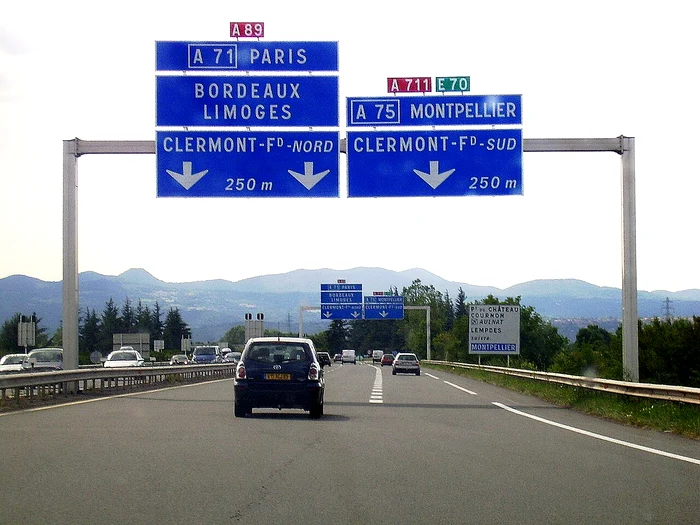 Ceartă pe A89: un bărbat își abandonează partenera pe acostament în plin trafic