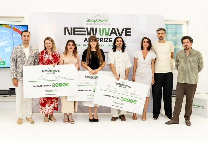 Trei studenți premiați la NEW WAVE Art Prize pentru lucrări inspirate de evoluția AI