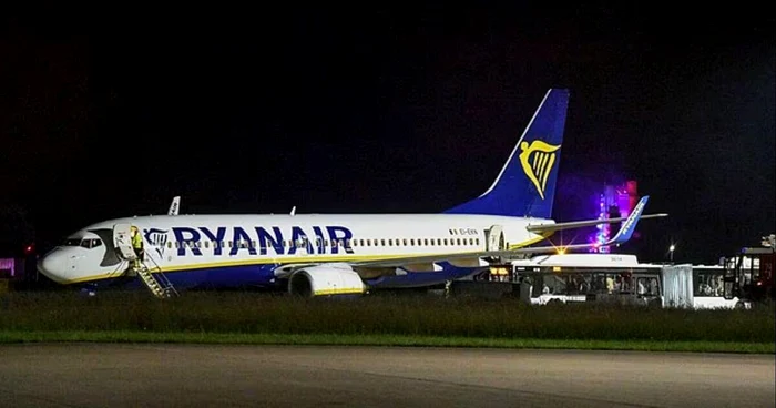 De ce s-a desprins geamul unui Boeing Ryanair–Malta Air și de ce un pasager a fost aproape aspirat afară