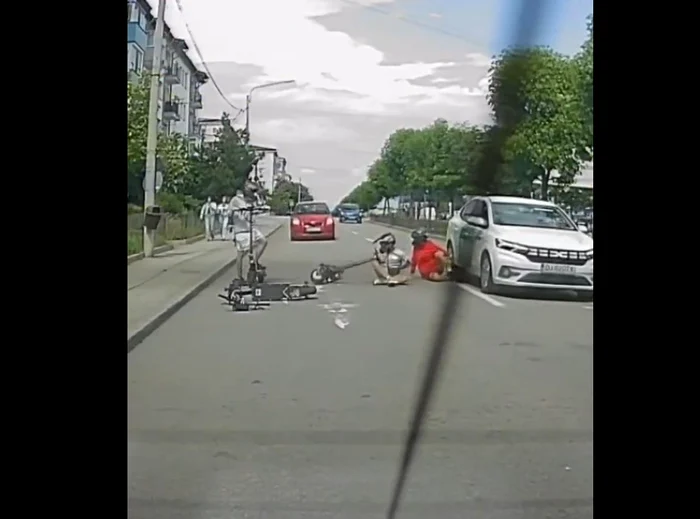 Doi copii căzuți cu trotineta printre mașini în Craiova; unul a ajuns lângă roțile unui autoturism