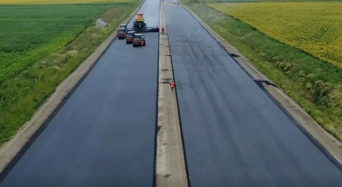 Noi lucrări de asfaltare pe Lotul 3 Mircești–Pașcani din Autostrada A7
