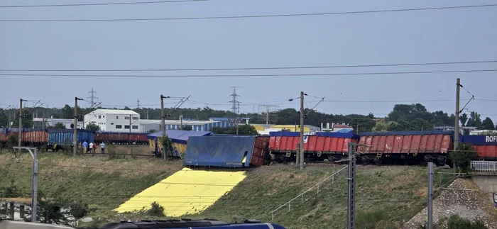 Accident feroviar la CF Palas din Constanța: cinci vagoane au deraiat, unul s-a răsturnat
