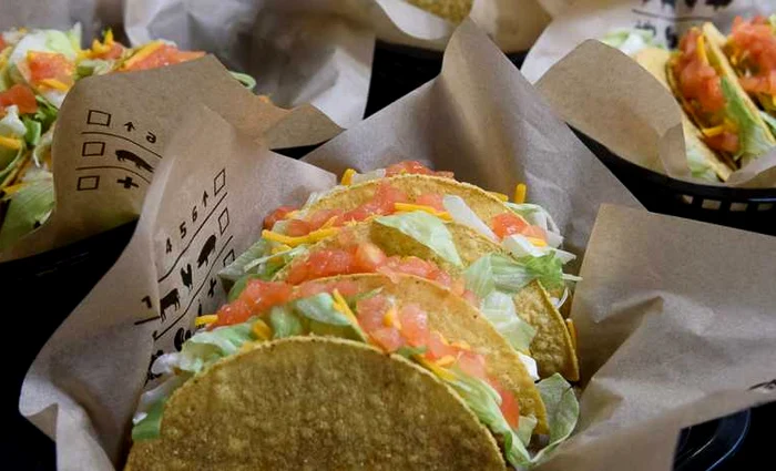 Alertă alimentară în SUA: Taco Bell retrage salata verde după un focar de ciclosporiază