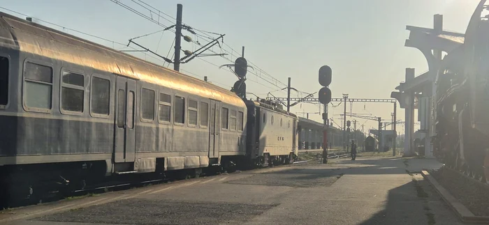 Doi adolescenți din Mediaș au murit după ce au fost loviți de o locomotivă de manevră