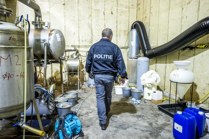 Zeci de locuinţe evacuate la Haga după descoperirea unui laborator clandestin de droguri; patru bărbaţi arestaţi