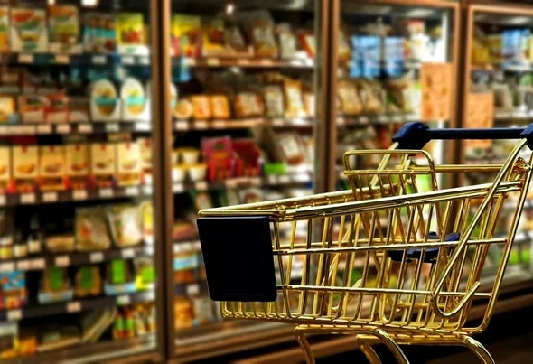 Seceta și canicula amenință producția de Parmigiano Reggiano: costuri în creștere și producție redusă