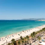 Doi turiști atacați în Playa de Palma după ce au refuzat serviciile a două femei, un bărbat reținut