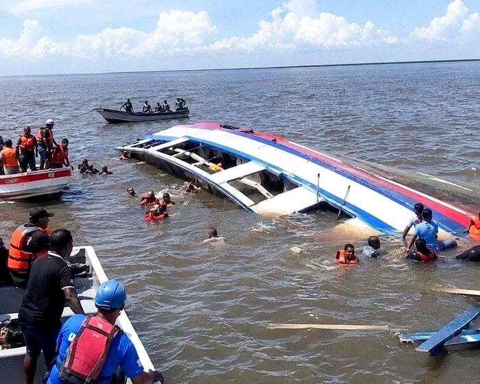 Un feribot cu 133 de persoane la bord s-a răsturnat în Guyana; 67 salvate, inclusiv 15 copii