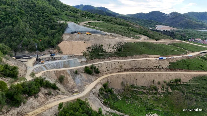 Oficiali NATO au vizitat șantierul Secțiunii 2 a Autostrăzii Sibiu–Pitești; CNAIR raportează progrese