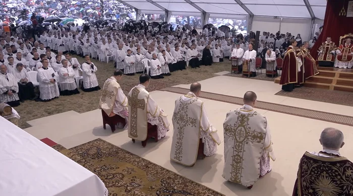 Grup catolic tradiționalist a hirotonisit patru episcopi fără aprobarea Papei, riscând excomunicarea