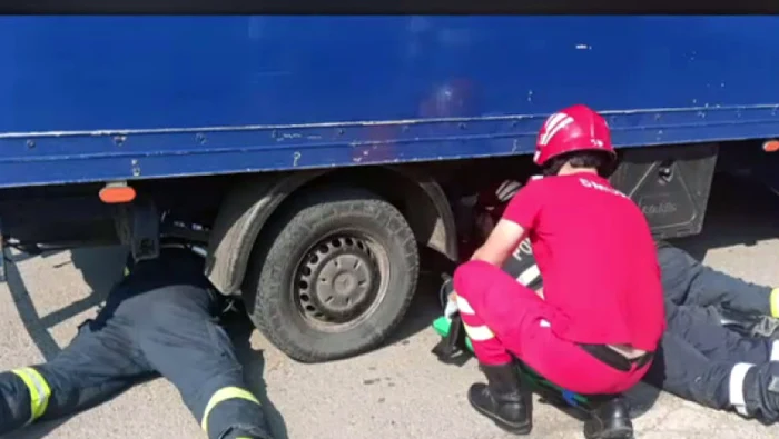 Femeie cu copilul în braţe, lovită de o autoutilitară în Moşna; ambii au fost transportaţi la spitale din Iaşi