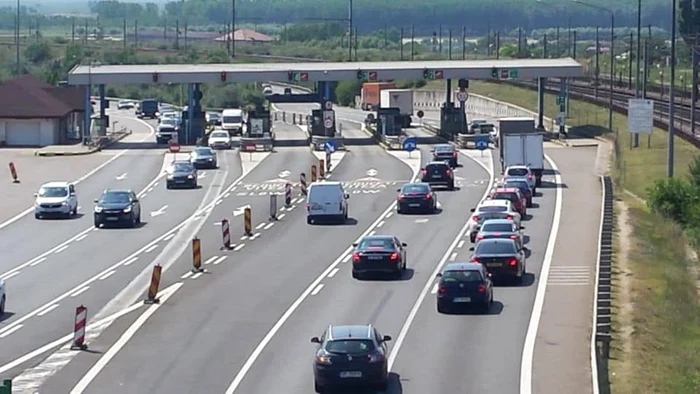 Un blogger critică comportamentul șoferilor pe Autostrada Soarelui: cozile și plățile cash la pod, motiv de frustrare