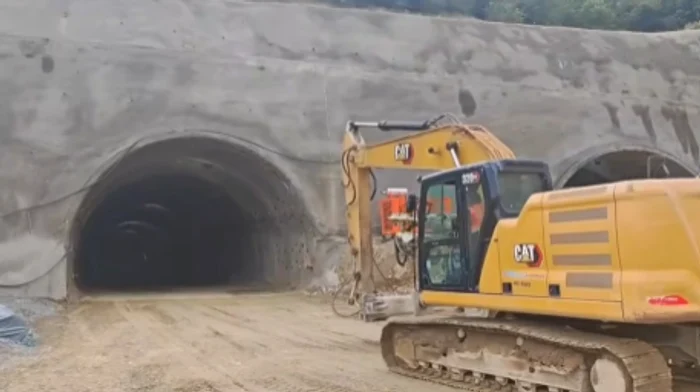 Străpunsă prima galerie a tunelului Boița 1, pe secțiunea 2 a Autostrăzii Sibiu–Pitești