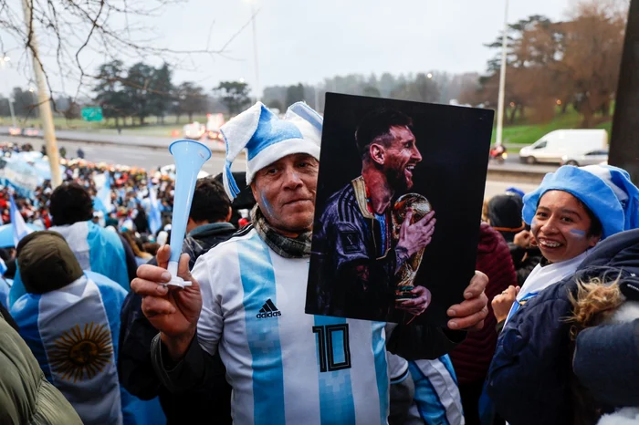 Mii de fani i-au întâmpinat pe argentinieni la întoarcere; FIFA anchetează incidentele de după finală