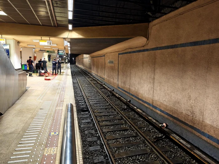 Intervenție încheiată la stația de metrou Piața Victoriei: apa a fost evacuată, motopompele retrase