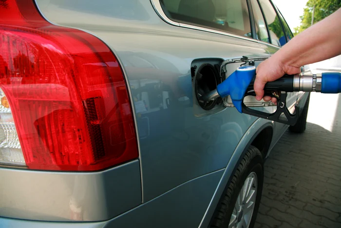 Carburanții s-au scumpit după expirarea unor măsuri temporare: ce plătesc acum șoferii