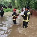 Inundații și furtuni afectează trei județe și București: zeci de locuințe inundate și pagube materiale