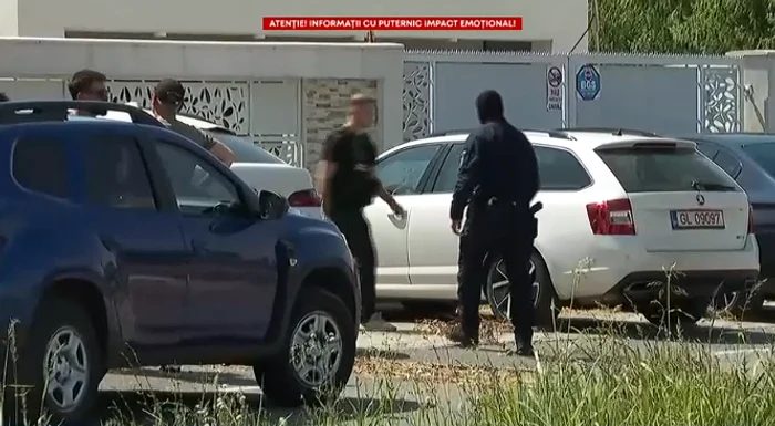 Mașini de lux, ambarcațiuni, bani ascunși și un arsenal de săbii găsite la clanul Buricea în urma perchezițiilor DIICOT
