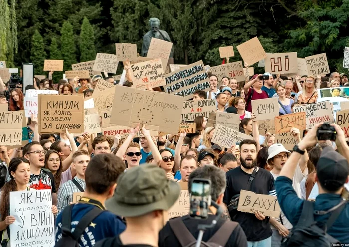 Protestele continuă la Kiev: manifestanții cer revenirea lui Mihailo Fedorov la Apărare, deși Sîrski a fost demis