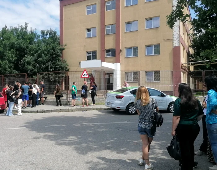 Liceele tehnologice rămân cu mii de locuri neocupate, iar teoreticele admit elevi cu medii foarte mici