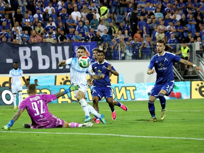 Levski a învins Universitatea Craiova cu 1-0 la Sofia; returul se joacă la Craiova