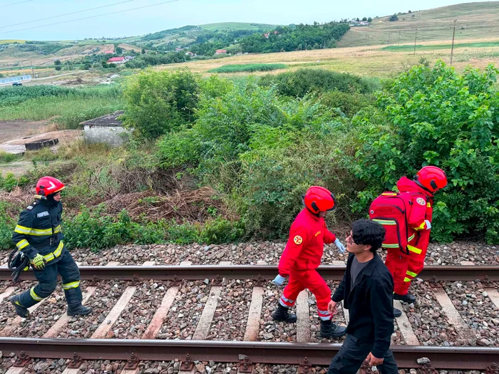 Doi bărbați au murit după ce maşina lor a fost lovită şi târâtă 150 m de un tren, în comuna Ion Neculce