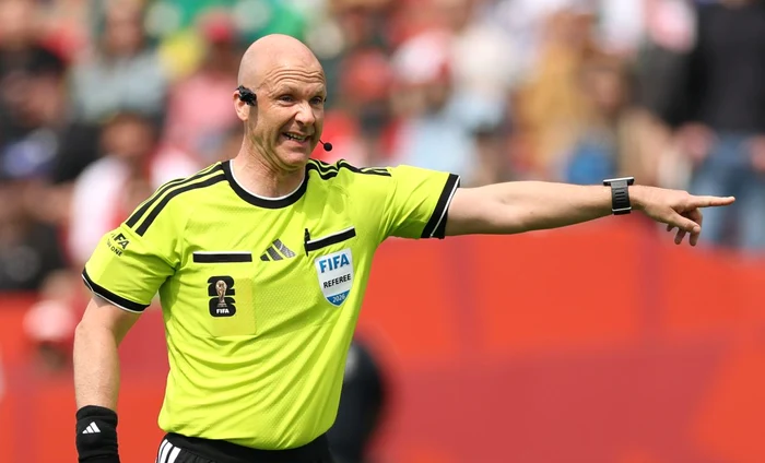 Anthony Taylor s-a retras la 47 de ani. Cariera marcată de cinci controverse importante