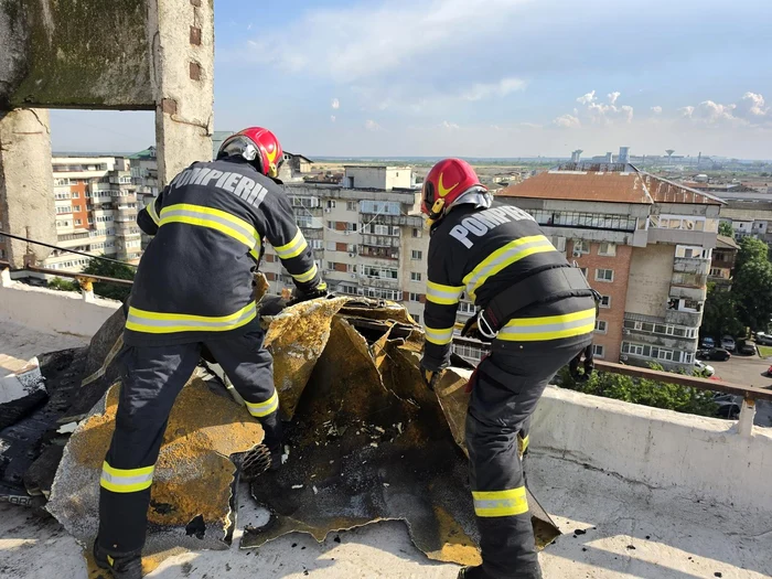 Cod roșu de vijelii în Dâmbovița: acoperiș smuls de vânt în Târgoviște, o persoană rănită