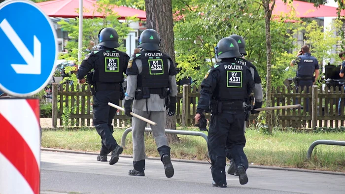 Atac mortal cu cuțitul într-o bancă din Regensburg; suspectul arestat