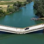 Pod parțial prăbușit din Larissa, încă traversat zilnic de localnici: „Ne jucăm cu moartea”