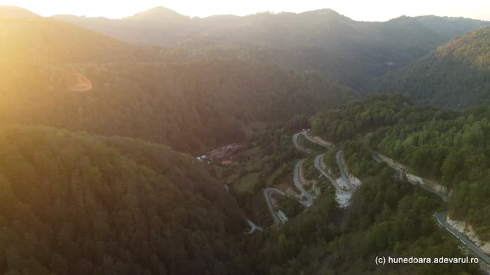 Încep lucrările la primii 16,5 km din „Drumul Marmurei” din Munții Poiana Ruscă