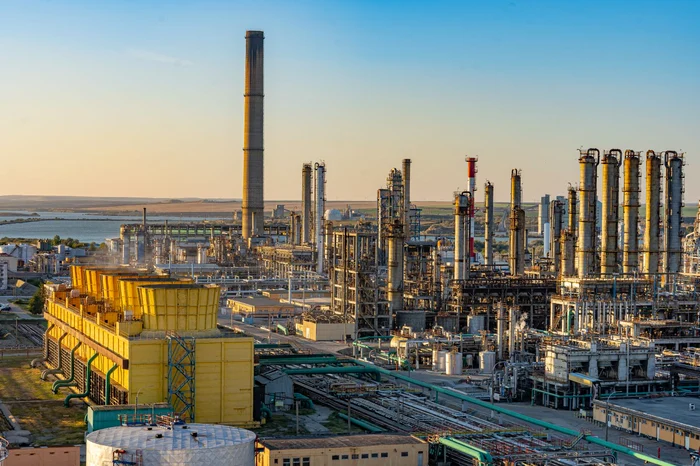 România, vulnerabilă la o nouă criză a carburanţilor: motorina ar putea urca peste 10 lei, avertizează o expertă în energie