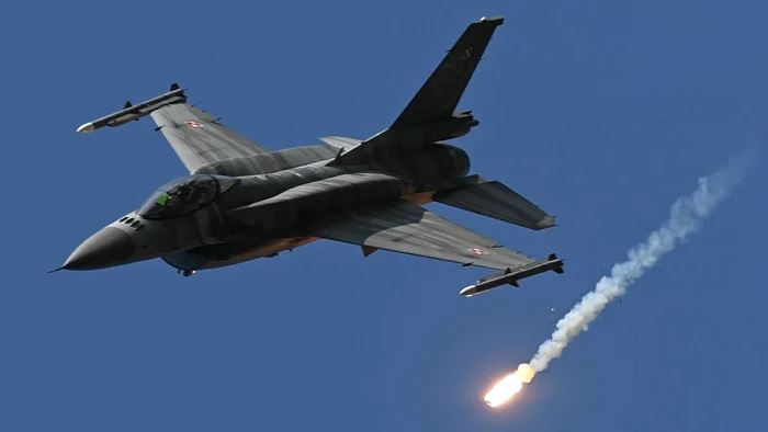 Crater în Brăila şi resturi în Buzău după interceptarea dronei. NATO confirmă ancheta